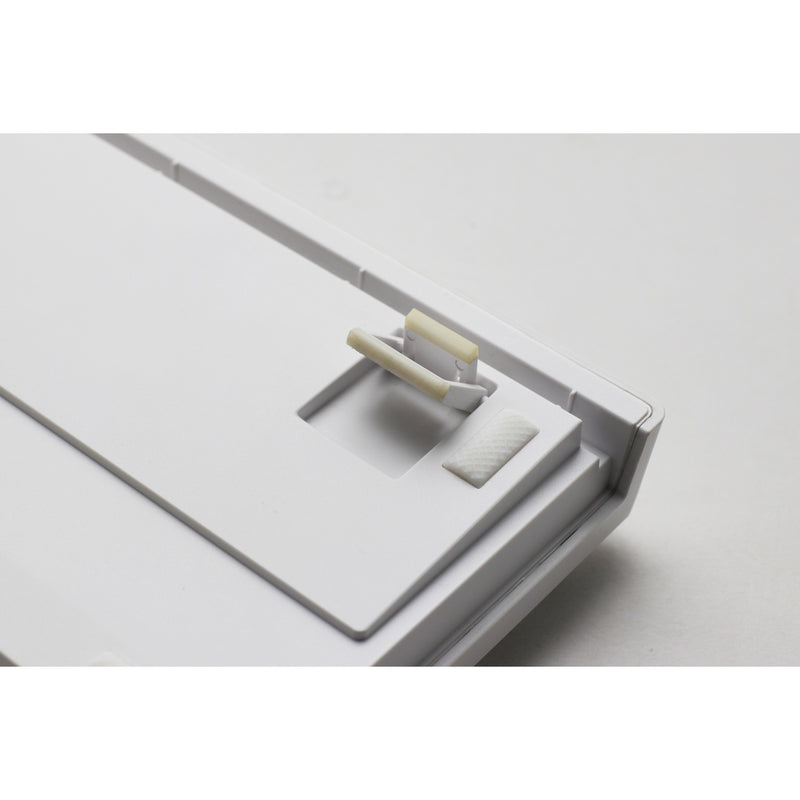 Afbeelding laden in galerijviewer, Ducky zero 6108 pure white rgb mechanisch gaming toetsenbord (wit, us lay-out (qwerty), cherry mx2a speed silver, 100%, rgb leds, double-shot pbt, hot swap, 2.4ghz | bluetooth | usb-c)
