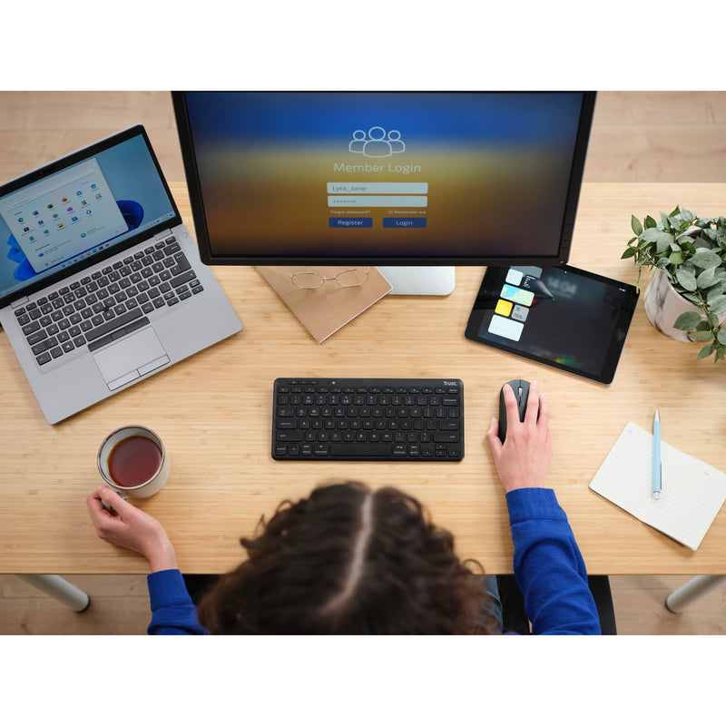Afbeelding laden in galerijviewer, Trust lyra compact draadloos toetsenbord (zwart, us lay-out (qwerty), scissor switches, 65%, 2,4 ghz usb, bluetooth)
