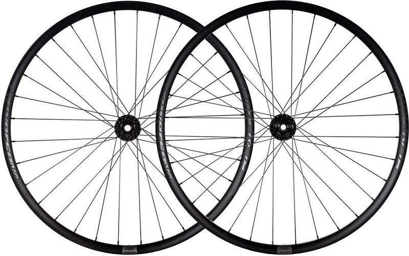 Afbeelding laden in galerijviewer, Reverse components black one 27.5 boost tubeless wheelset
