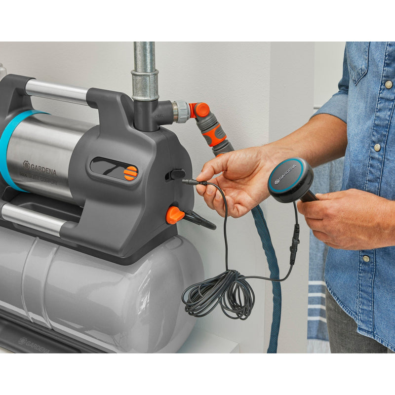 Afbeelding laden in galerijviewer, Gardena hydrofoorpomp 5600 silentcomfort (grijs roestvrij staal, bluetooth)
