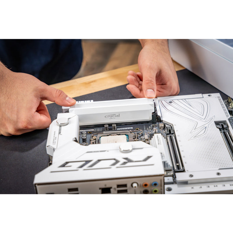 Afbeelding laden in galerijviewer, Crucial pro oc 32 gb ddr5-6000 (2x 16 gb) werkgeheugen (wit, cp2k16g60c36u5w, xmp 3.0, expo)
