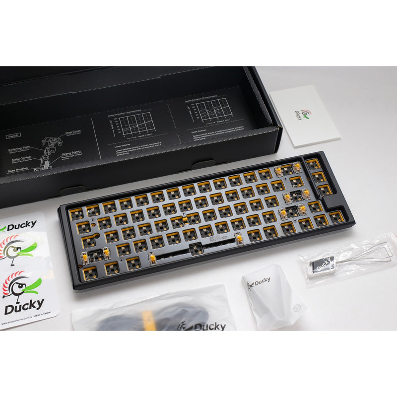 Afbeelding laden in galerijviewer, Ducky one 3 sf ansi layout barebone rgb mechanisch toetsenbord (zwart, us lay-out (qwerty), 65%, rgb leds, hot swap, barebone)
