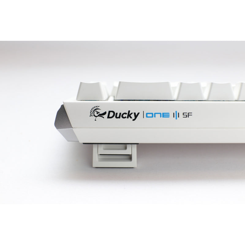 Afbeelding laden in galerijviewer, Ducky one 3 classic pure white sf rgb mechanisch toetsenbord (wit, us lay-out (qwerty), cherry mx brown, 65%, rgb leds, double-shot pbt, hot-swappable, quack mechanics)
