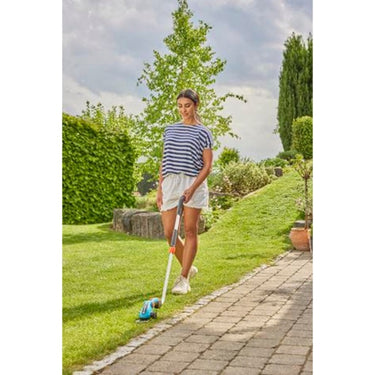 Gardena accugrasschaar comfortcut li set (turquoise zwart, incl. li-ion-accu 3,0ah, wielen en een telescopische steel)