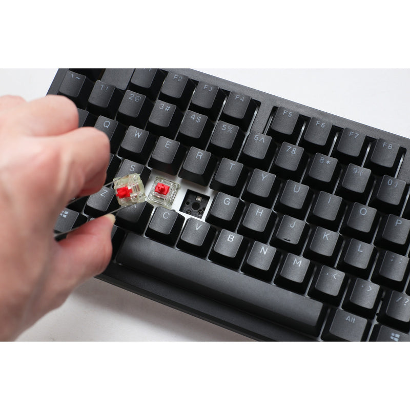 Afbeelding laden in galerijviewer, Ducky zero 6108 classic black rgb mechanisch gaming toetsenbord (zwart, us lay-out (qwerty), cherry mx2a red, 100%, rgb leds, double-shot pbt, hot swap, 2.4ghz | bluetooth | usb-c)
