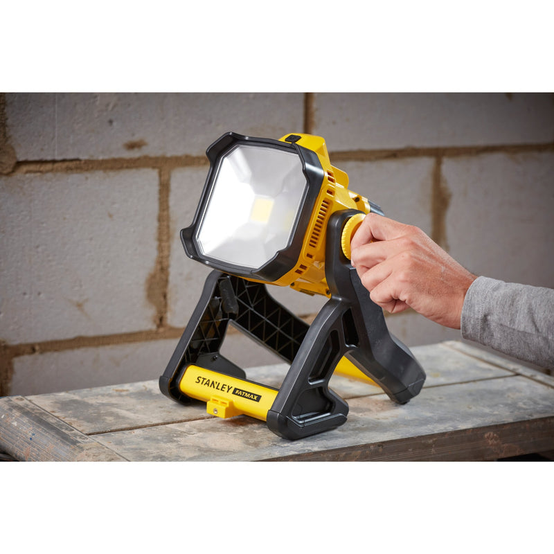 Afbeelding laden in galerijviewer, Stanley fatmax v20 18v werklamp (geel zwart, accu en oplader niet inbegrepen)
