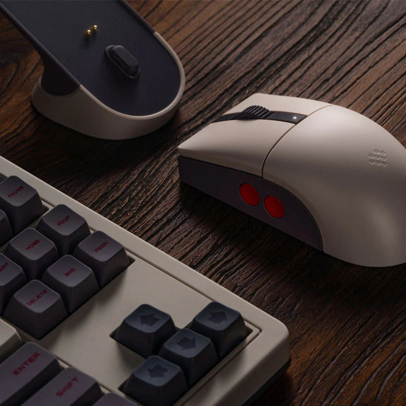 Afbeelding laden in galerijviewer, 8bitdo retro r8 mouse - n edition (grijs rood, 50 - 26000 dpi, bluetooth usb-c 2.4 ghz)
