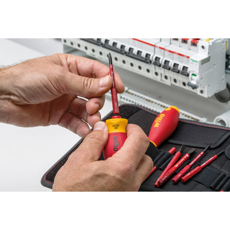 Afbeelding laden in galerijviewer, Wiha schroevendraaier met bithouderset electric slimvario (rood geel, stubby 4-delig met slimbits)
