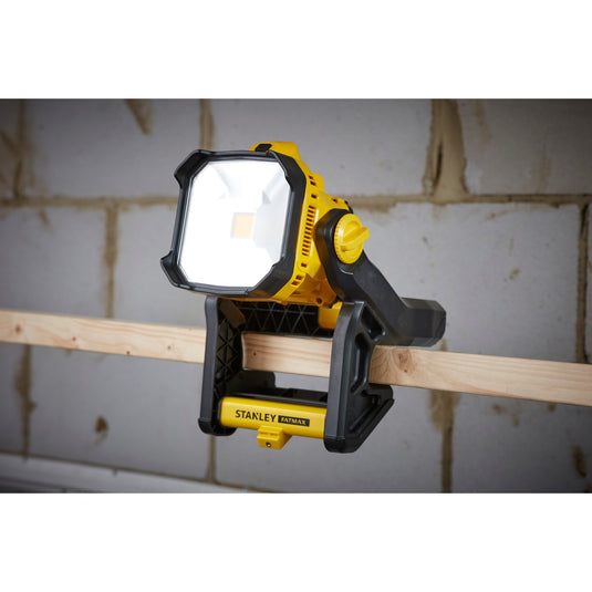 Stanley fatmax v20 18v werklamp (geel zwart, accu en oplader niet inbegrepen)