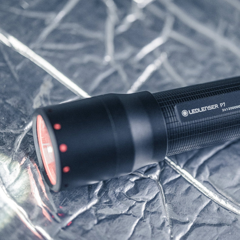 Afbeelding laden in galerijviewer, Ledlenser p7 zaklamp (zwart, 650 lm, 6000-7500k)

