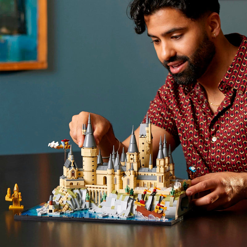 Afbeelding laden in galerijviewer, Lego harry potter kasteel zweinstein en terrein grote set voor volwassenen - 76419
