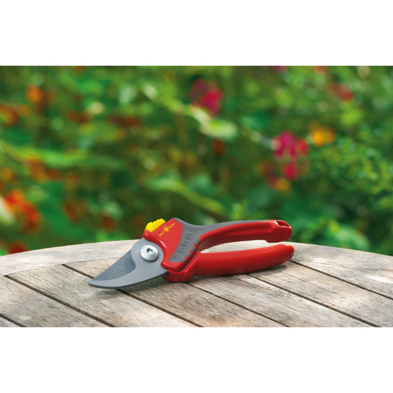 Afbeelding laden in galerijviewer, Wolf-garten snoeischaar comfort plus rr 2500 - max. knipdiameter 22 mm - links- en rechtshandige - softinleg handgreep - snijhoek 30°
