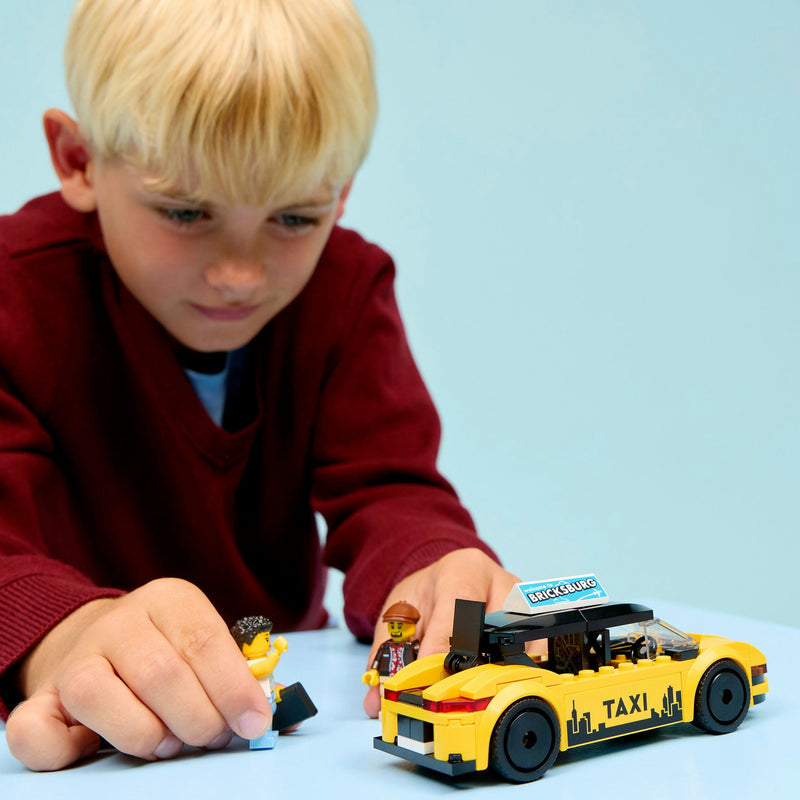 Afbeelding laden in galerijviewer, Lego ® city gele taxi - modelautobouwset met 2 minifiguren - klassieke speelgoedtaxi - 60487
