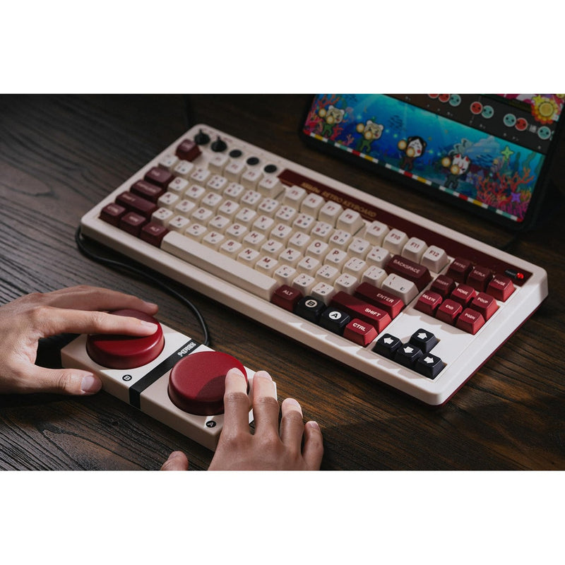 Afbeelding laden in galerijviewer, 8bitdo retro mechanical keyboard fami edition (beige, us lay-out (qwerty), kailh box white, 80% (tkl), bluetooth low energy, wireless 2.4g, usb)
