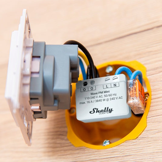 Shelly qubino wave pm mini relais (lichtgrijs wit, 1-kanaals, z-wave)