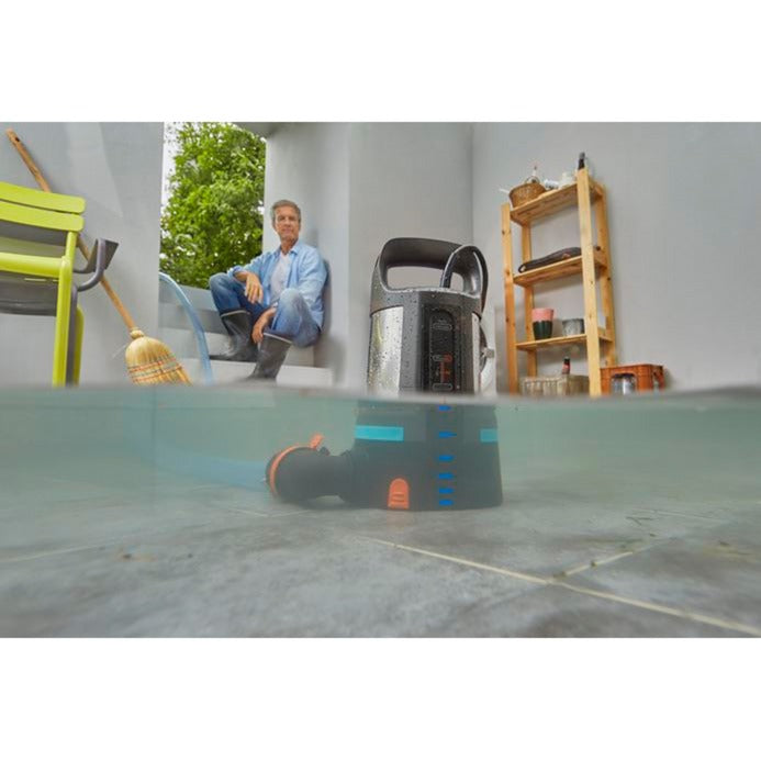 Afbeelding laden in galerijviewer, Gardena dompelpomp aquasensor 17000 rvs zwart blauw oranje
