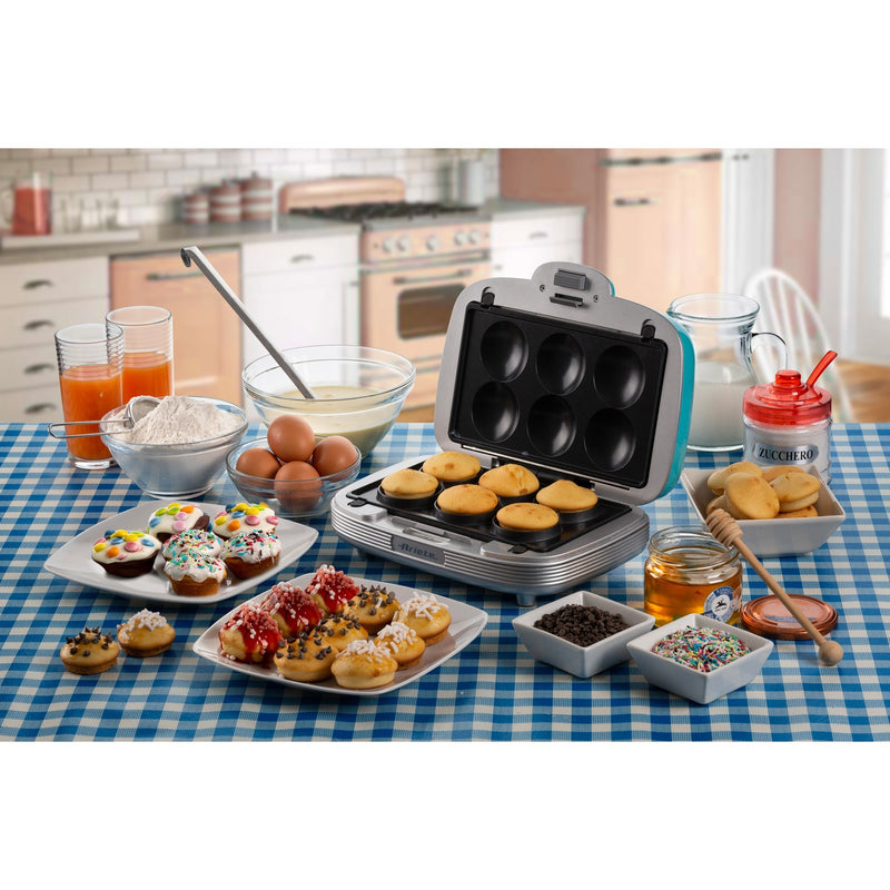 Afbeelding laden in galerijviewer, Ariete party time tosti cupcake maker 1972 01 sandwichmaker (lichtblauw)
