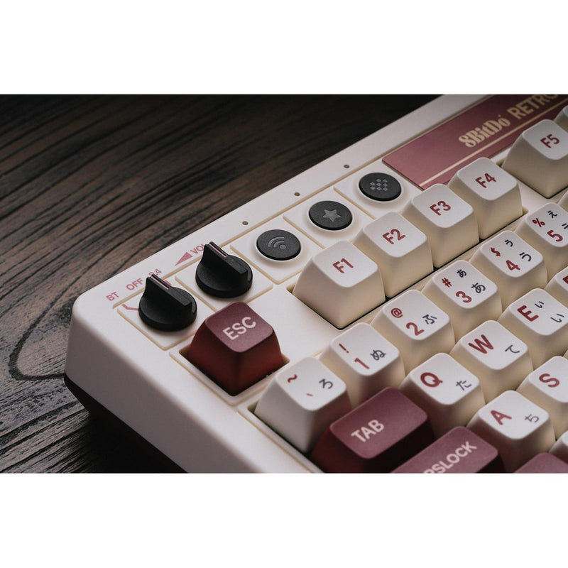 Afbeelding laden in galerijviewer, 8bitdo retro mechanical keyboard fami edition (beige, us lay-out (qwerty), kailh box white, 80% (tkl), bluetooth low energy, wireless 2.4g, usb)
