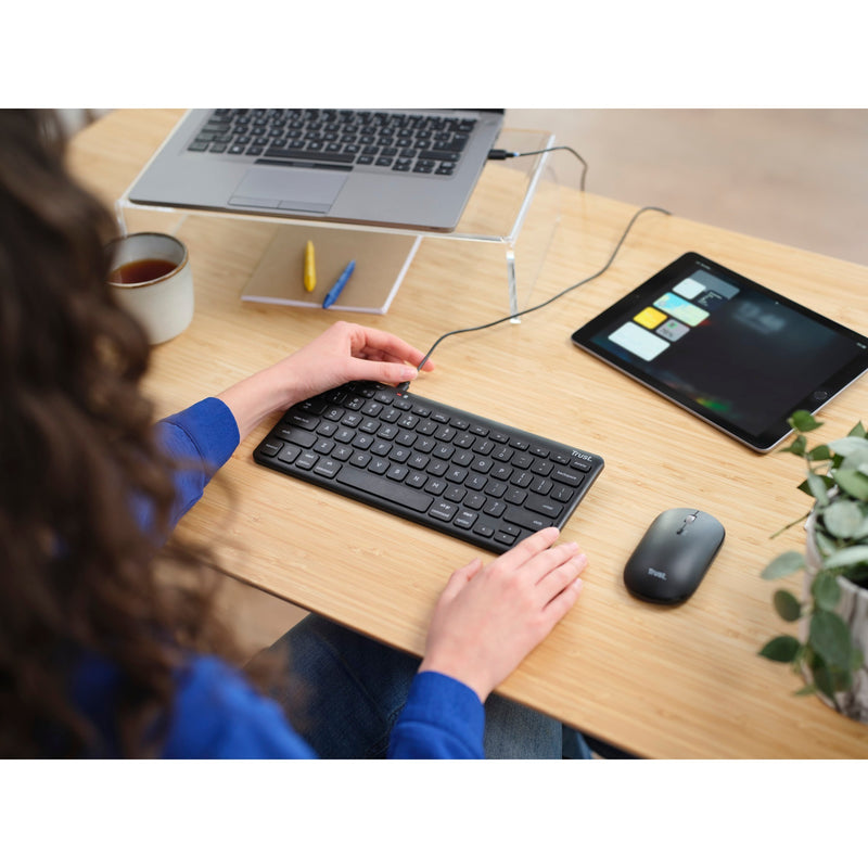 Afbeelding laden in galerijviewer, Trust lyra compact draadloos toetsenbord (zwart, us lay-out (qwerty), scissor switches, 65%, 2,4 ghz usb, bluetooth)

