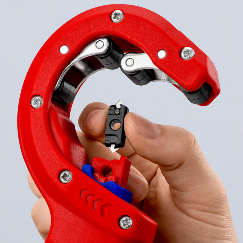 Afbeelding laden in galerijviewer, Knipex dpt50 buizensnijder voor dikwandige kunststof buizen ook kerngeschuimd snijden - capaciteit 32 - 50 mm - 202 mm - 90 23 02 bk
