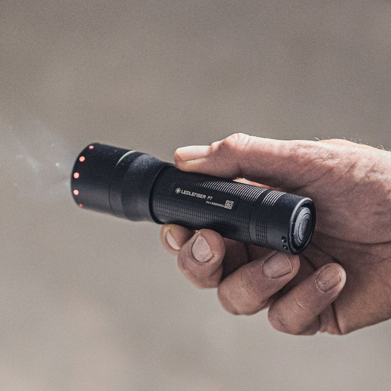 Afbeelding laden in galerijviewer, Ledlenser p7 zaklamp (zwart, 650 lm, 6000-7500k)
