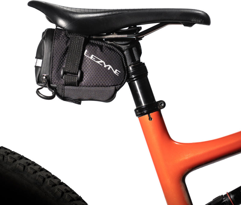 Afbeelding laden in galerijviewer, Lezyne caddy m saddlebag
