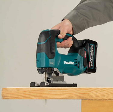 Makita jv002gd201 40 v max accu decoupeerzaag d-greep | 2,5 ah accu (2 st), snellader, in mbox