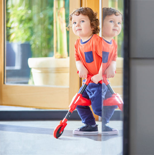 The bugs scuttlebug beetle loopfiets met 3 wielen junior rood zwart
