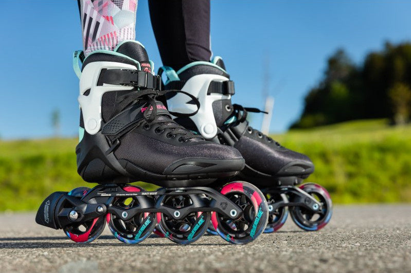 Afbeelding laden in galerijviewer, Powerslide Inline skates Radon Teal 90 softboot 83A zwart mt 38
