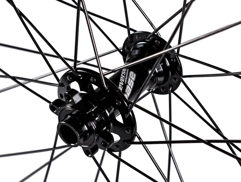 Afbeelding laden in galerijviewer, Reverse components black one 29 boost front wheel
