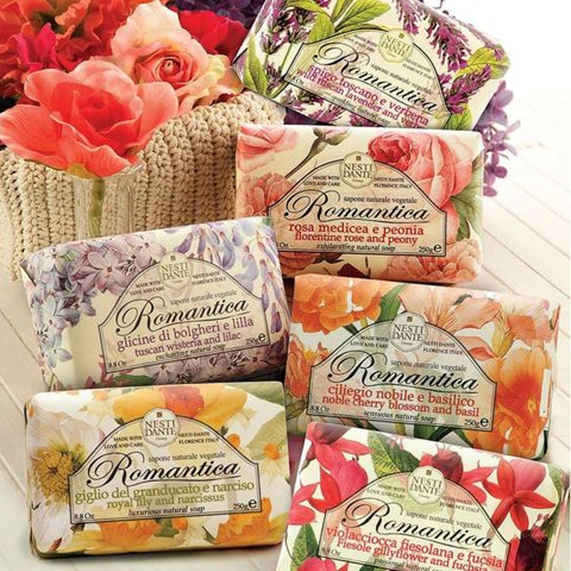 Afbeelding laden in galerijviewer, Nesti dante romantica fiesole gillyflower fucsia zeep 250gr.
