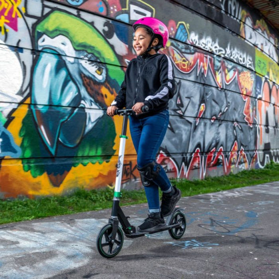 Afbeelding laden in galerijviewer, Xootz Large Wheeled step voetrem junior wit zwart
